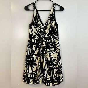 Tibi 100% Silk Black/White Bubble Hem V-neck Sleeveless Mini Dress Size 4
